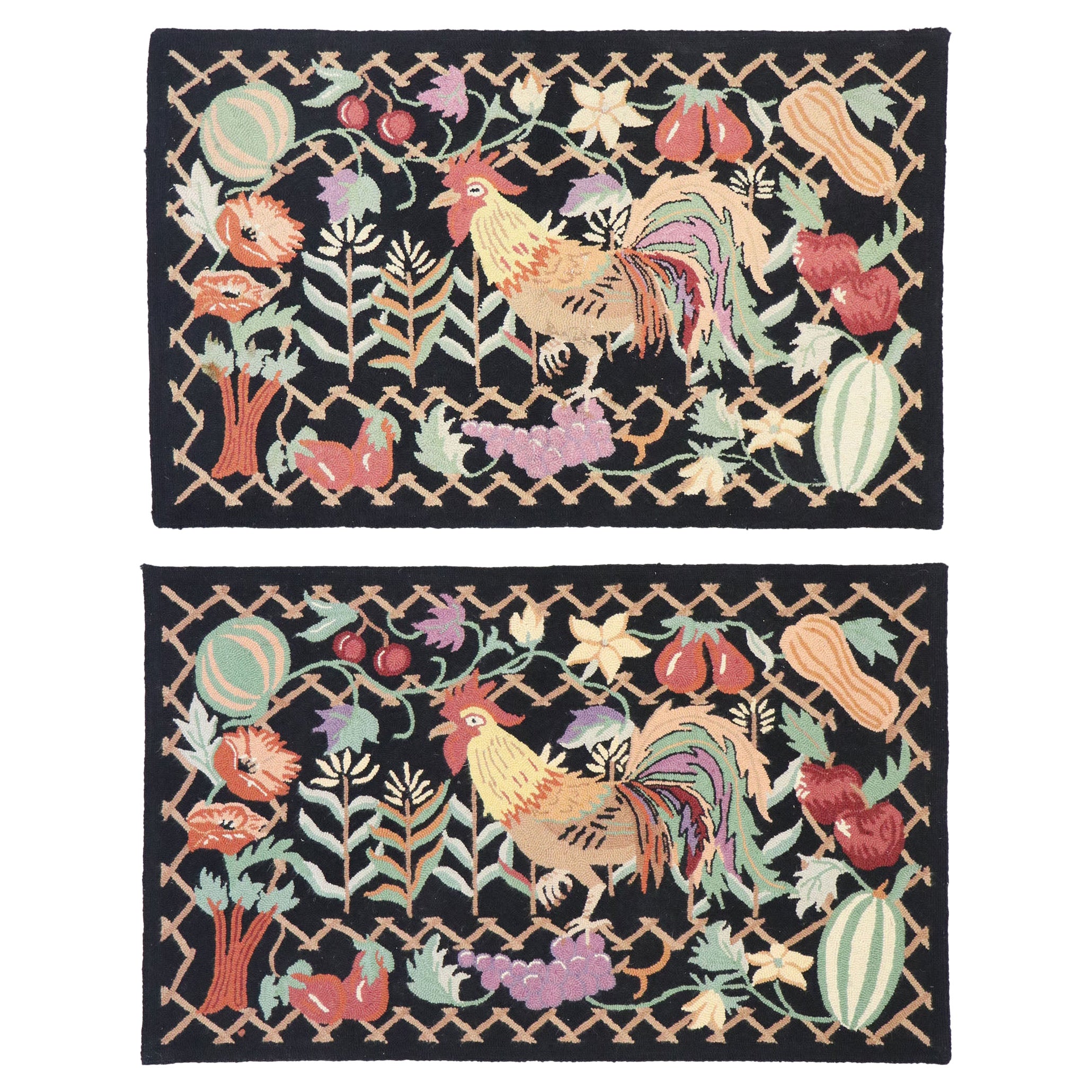 Pareja de alfombras vintage con ganchos de gallo a juego en venta