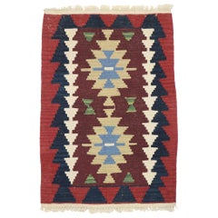 Vintage Persian Shiraz Kilim Rug, Luxury Lodge Meets Nomadic Charm (en anglais)