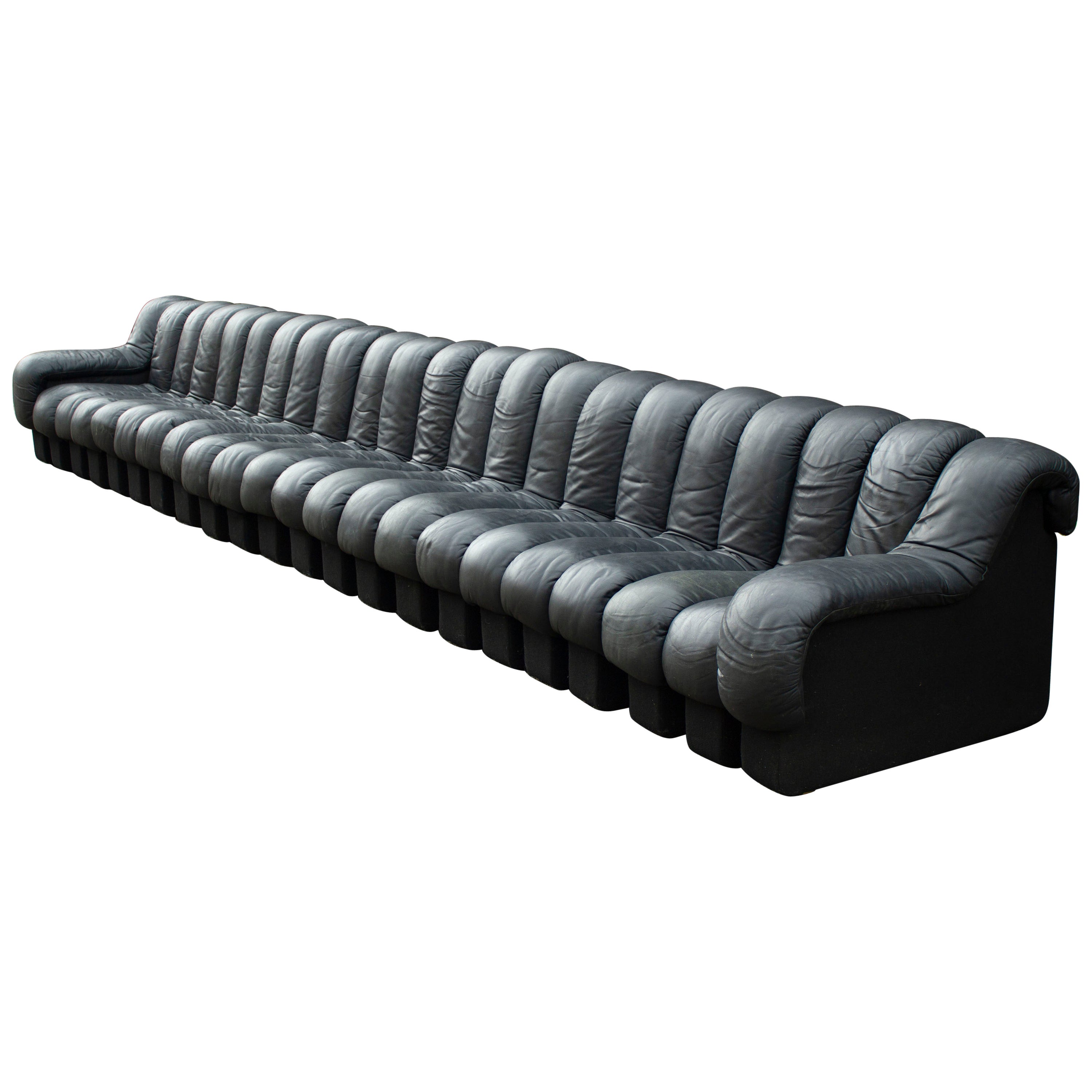 De Sede DS-600 'Non-Stop' Tatzelwurm Sectional Sofa in Black Leather 22 Sections