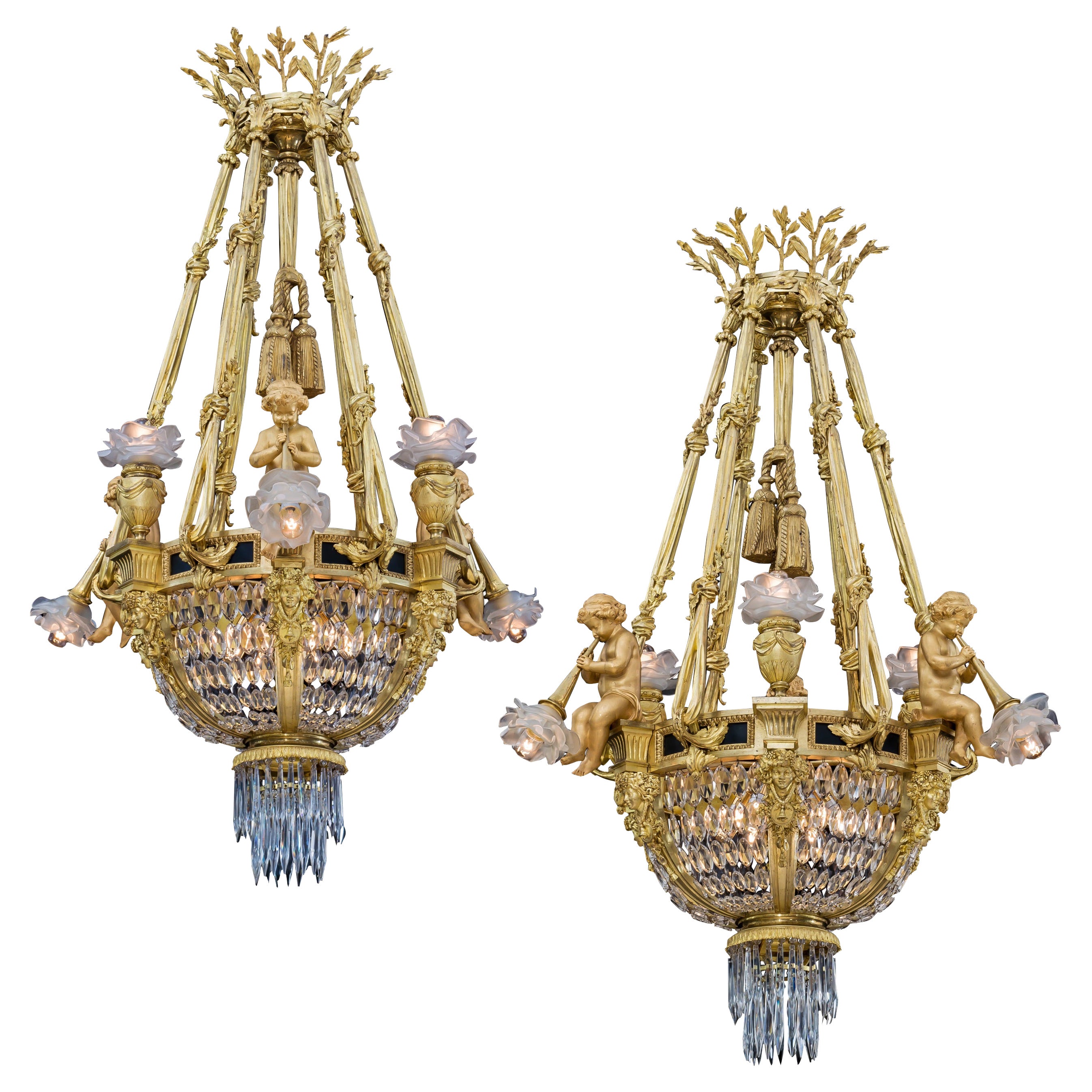 Äußerst seltenes Paar Goldbronze- und Kristall-Kronleuchter im Louis-XVI-Stil