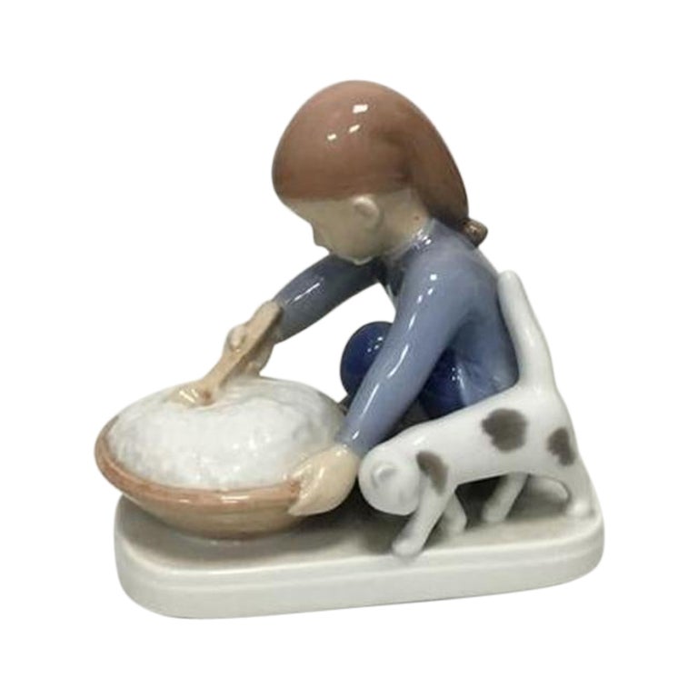 Bing & Grondahl Figurine of Christmas Food No 2305 For Sale