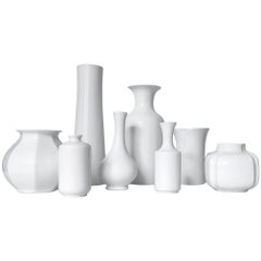 Satz von acht deutschen Vasen aus weißem strukturiertem Porzellan