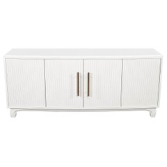 Armoire d'appoint moderne laquée blanche avec portes cannelées