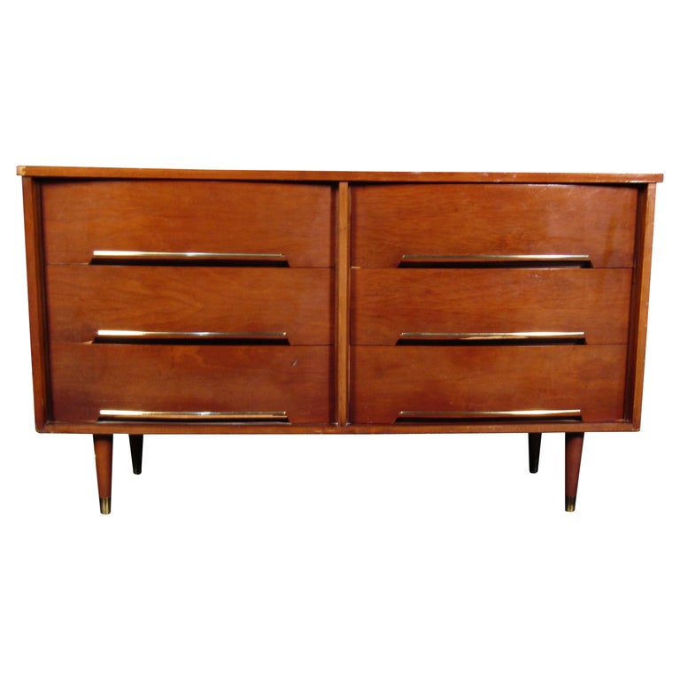 Mid-Century Modern Walnut Chest Of Drawers For Sale