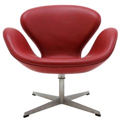 Early Arne Jacobsen 'Swan Chair' by Fritz Hansen