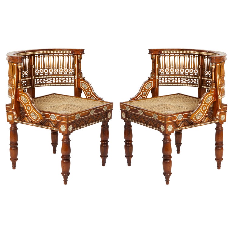 Paar marokkanische Stühle aus Palisanderholz mit Intarsien im Angebot bei  1stDibs