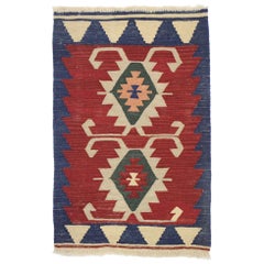 Vintage Persian Shiraz Kilim Rug, Luxury Lodge Meets Nomadic Charm (en anglais)