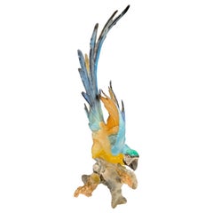 Großer farbenfroher blau-goldener Macaw aus Hutschenreuther-Porzellan, tropischer Papagei, tropischer Papagei