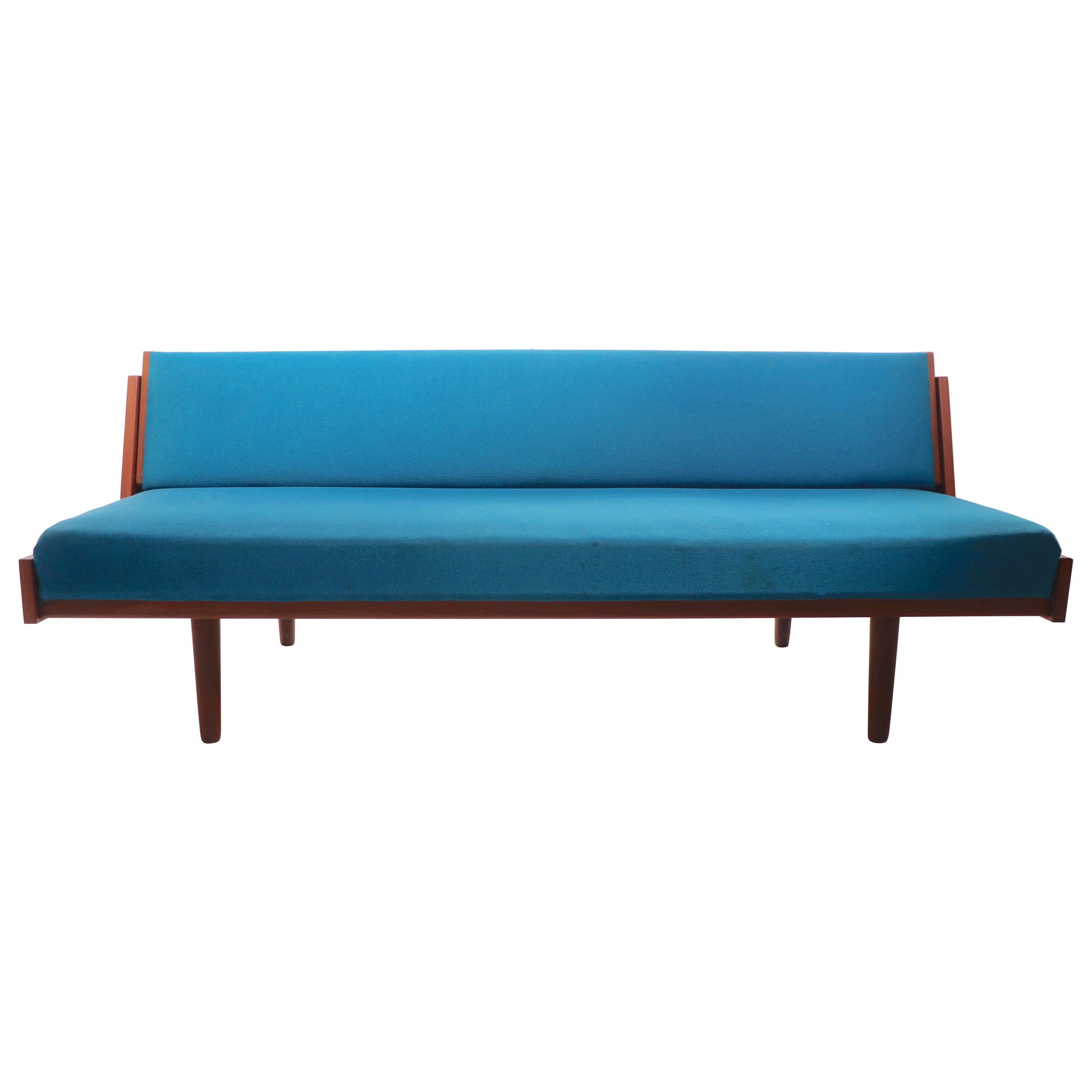 Danish Mid-Century Modern Daybed Sofa by Hans Wegner for Getma For Sale
