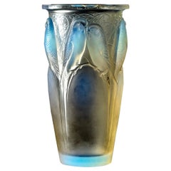 1924 René Lalique Vase Ceylan en verre opalescent:: perroquets
