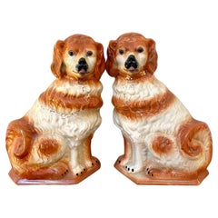 Großes Paar antiker viktorianischer Staffordshire-Hunde