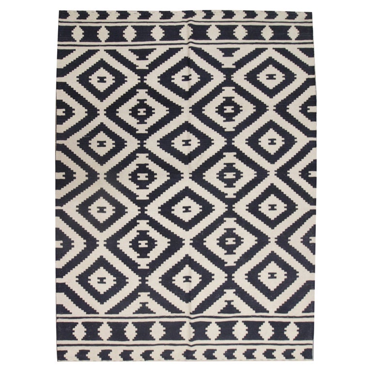 Modern Kilim Rugs Abstract Geometric Aztec Kilim Wool White Black Rug For Sale at 1stDibs