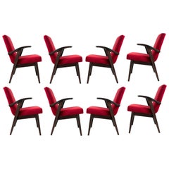 Conjunto de ocho sillas vintage de terciopelo rojo de Mieczyslaw Puchala, años 60