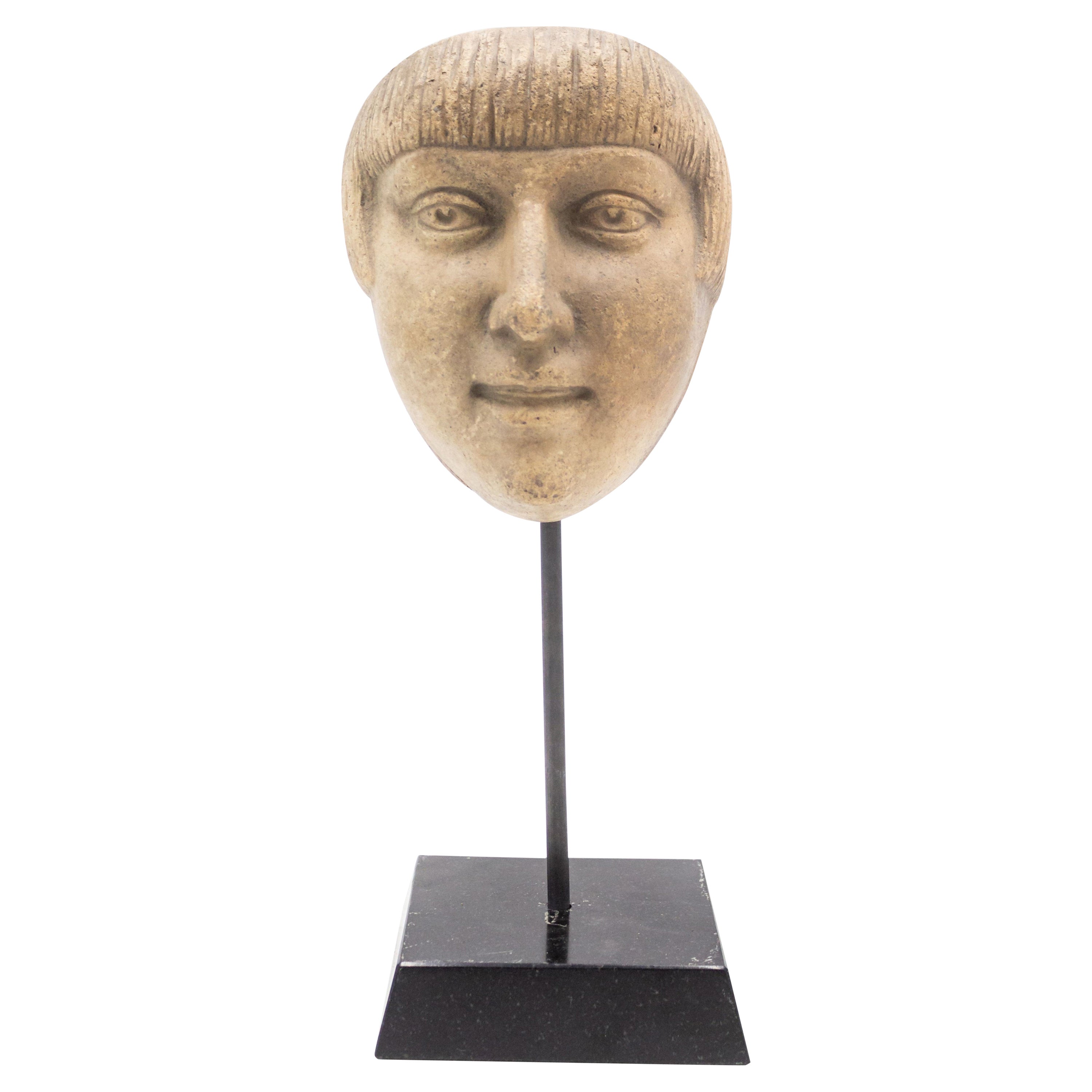 Masque en terre cuite d'Allemagne continentale en vente