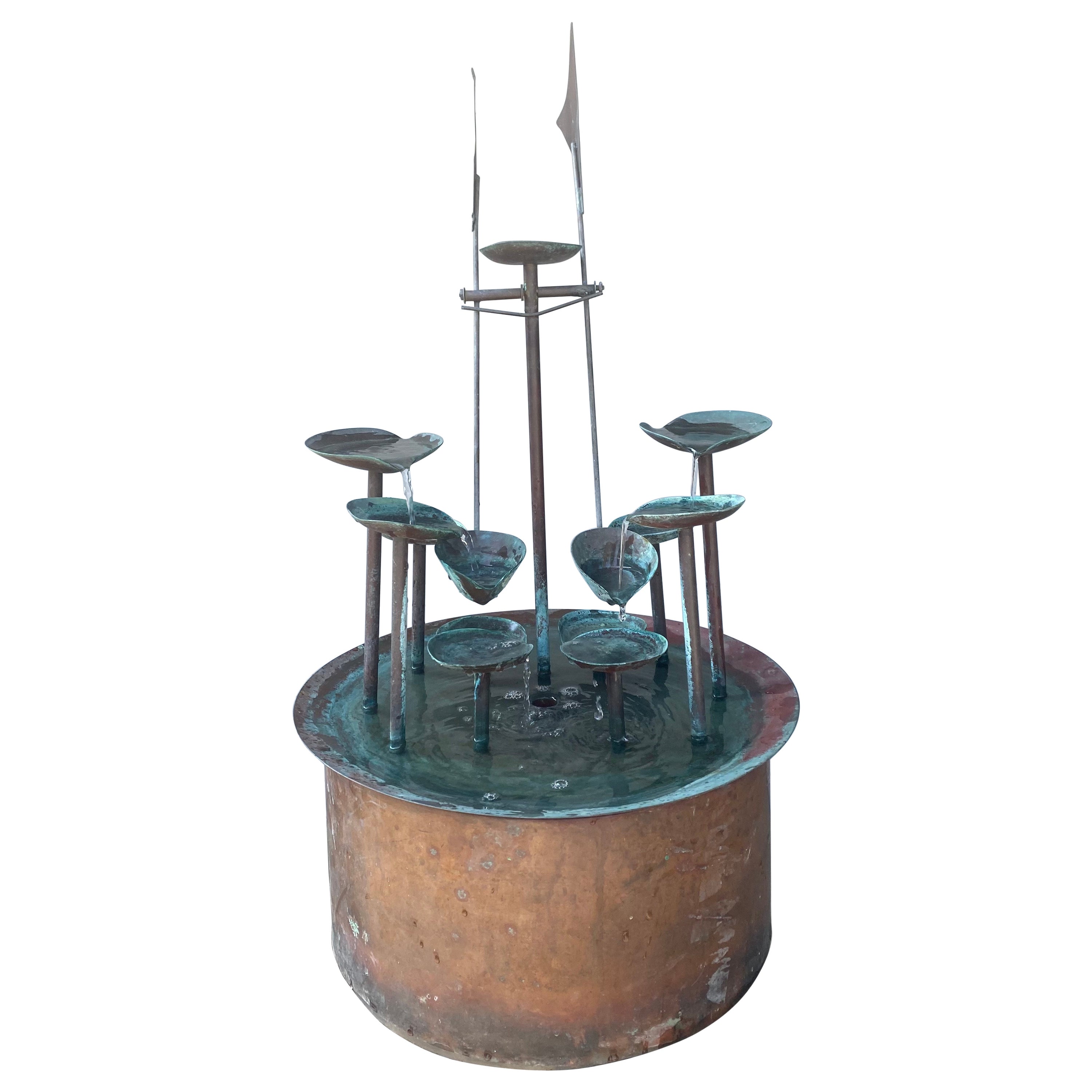 Merveilleuse fontaine / eau moderniste en cuivre à mouvement cinétique, fabriquée à la main