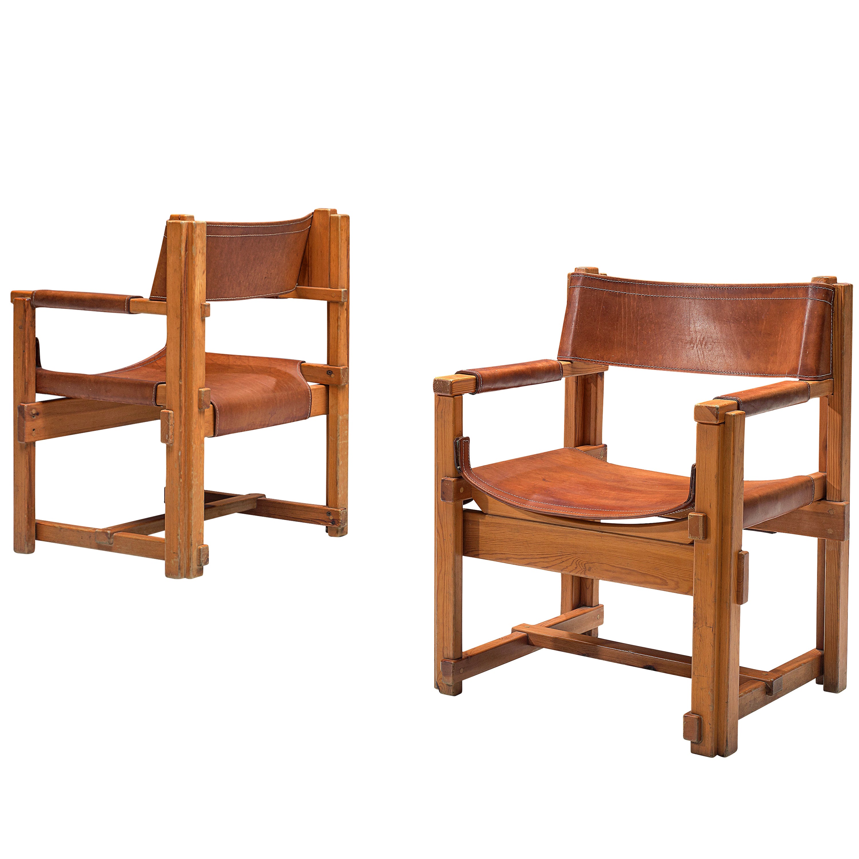 Joan Pou paire de fauteuils espagnols en pin et cuir cognac en vente