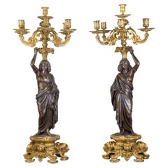  Nussbaische figurale sechsflammige Kandelaber aus vergoldeter und patinierter Bronze, Paar