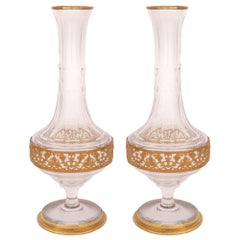 Paire de vases français de style Louis XVI du XIXe siècle en cristal de Baccarat et bronze doré