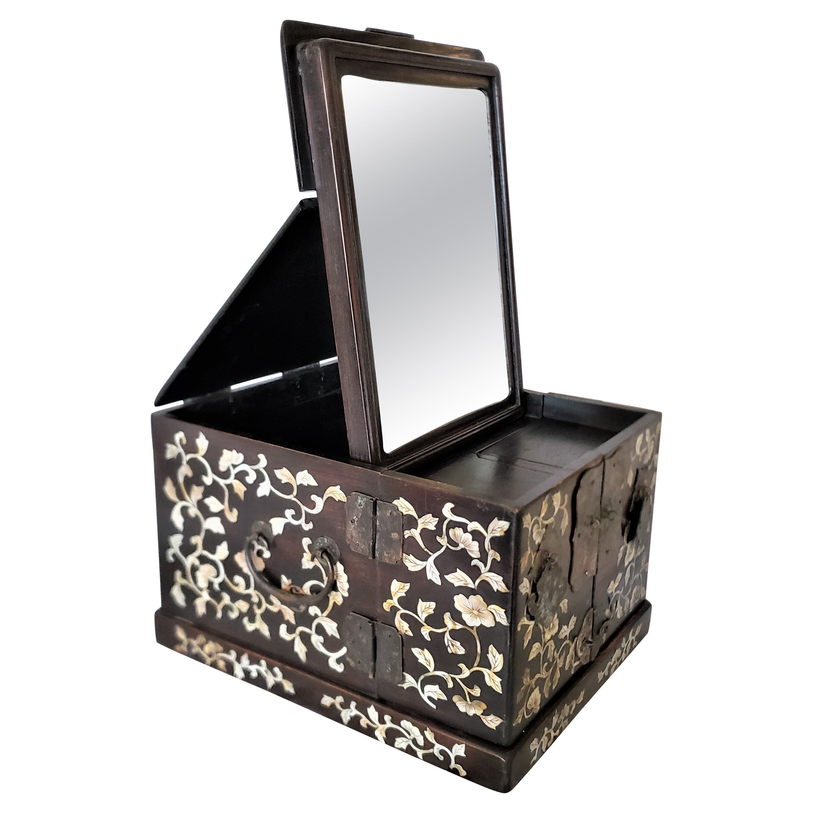 Ancienne boîte à bijoux ou commode de coiffeuse chinoise en bois avec incrustation complexe