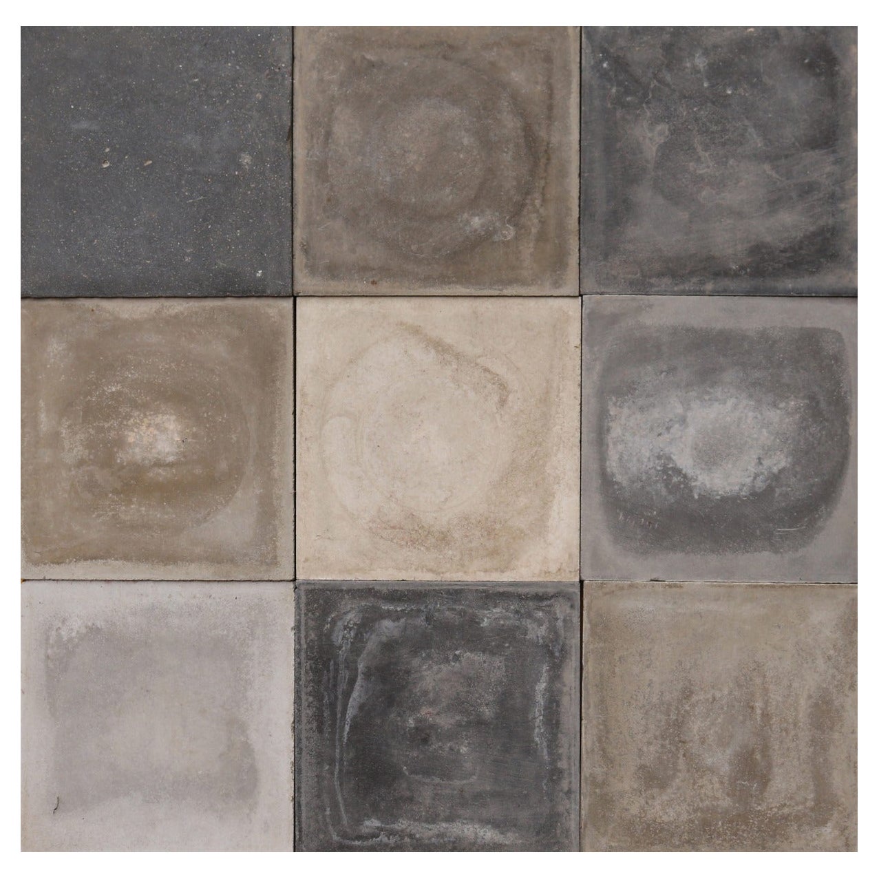Zementschirme aus grauen, aufgearbeiteten Boden- oder Wandfliesen
