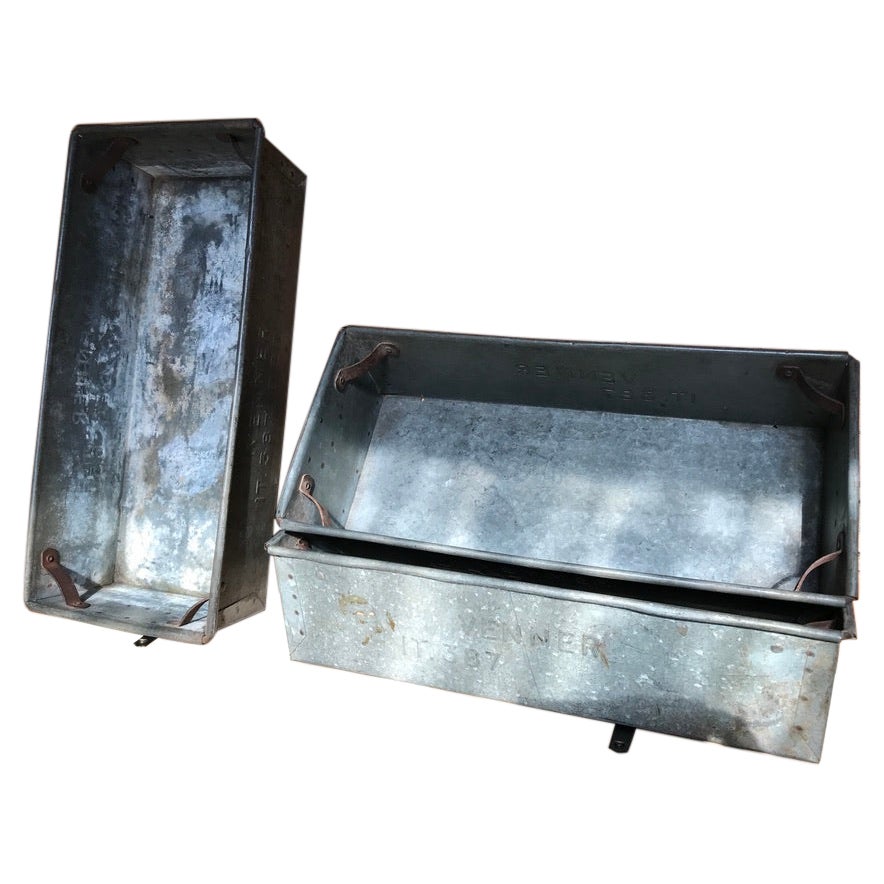 Industrial 1965 Venner IT 387 Metal Zinc Stackable Storage Boxes or Wall Shelves For Sale