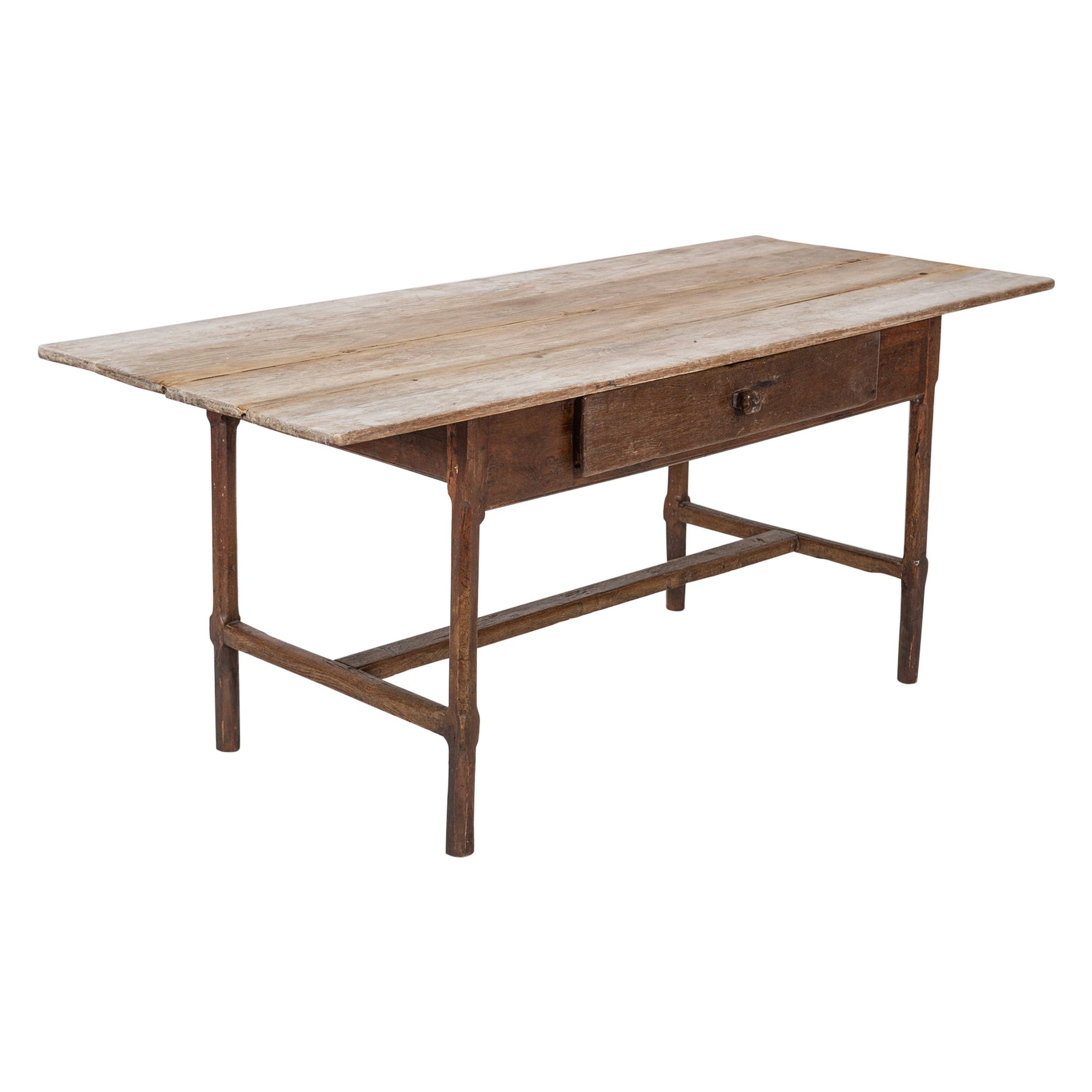 Mesa de granja provincial francesa de olmo y roble del siglo XVIII