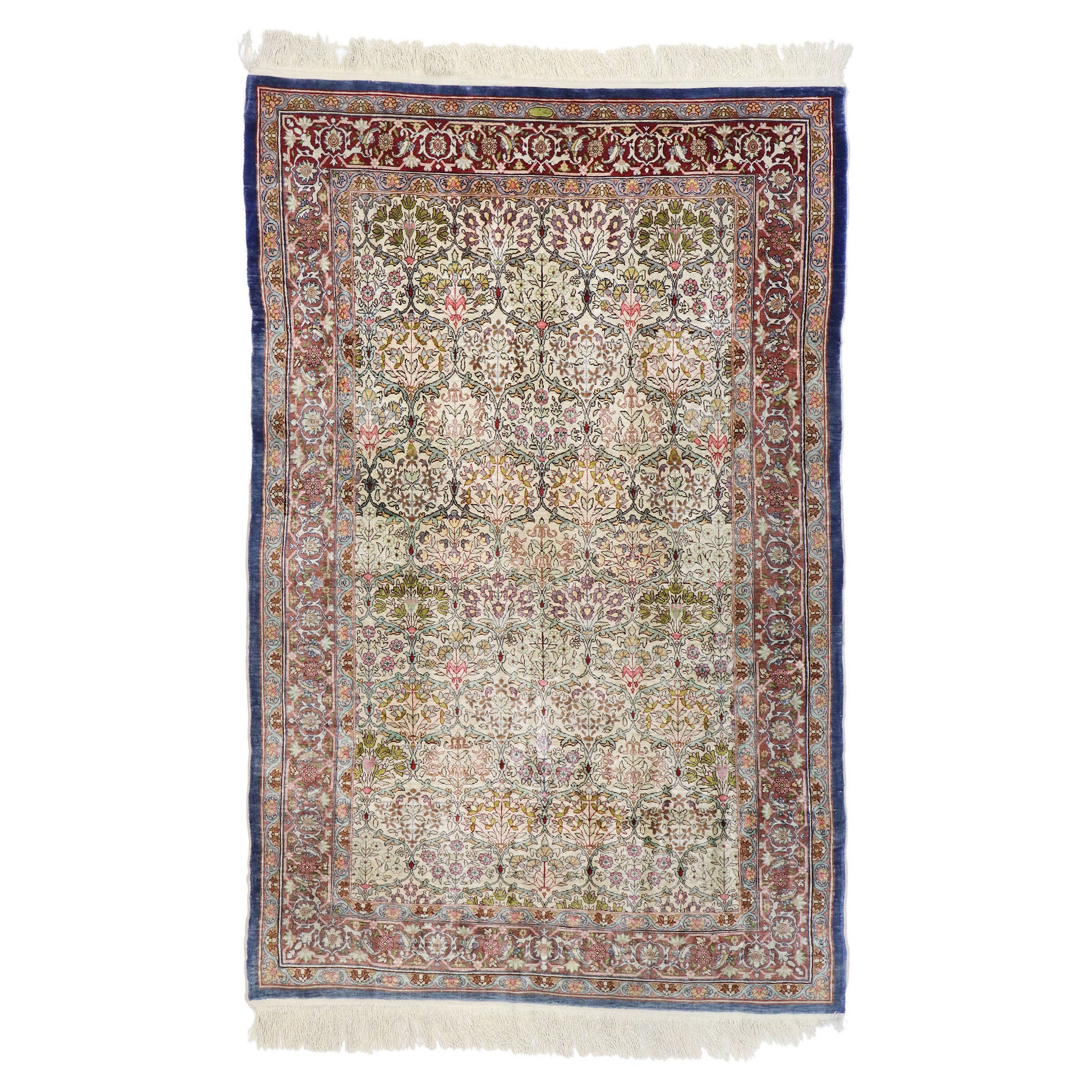 Tapis Hereke turc vintage en soie avec style Art Nouveau Rococo