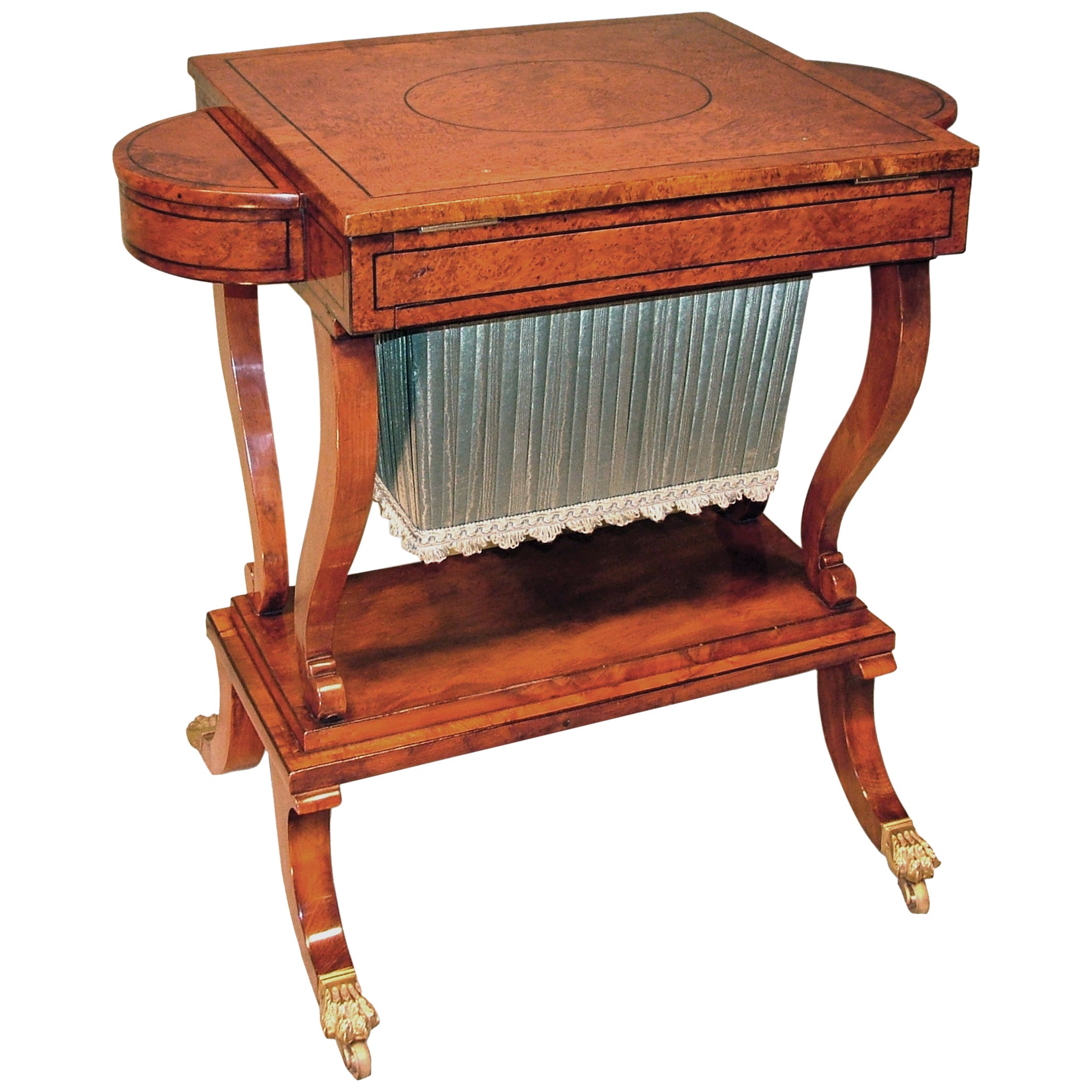 Eibenförmiger Arbeits- oder Spieltisch aus der Regency-Zeit des frühen 19. Jahrhunderts im Angebot