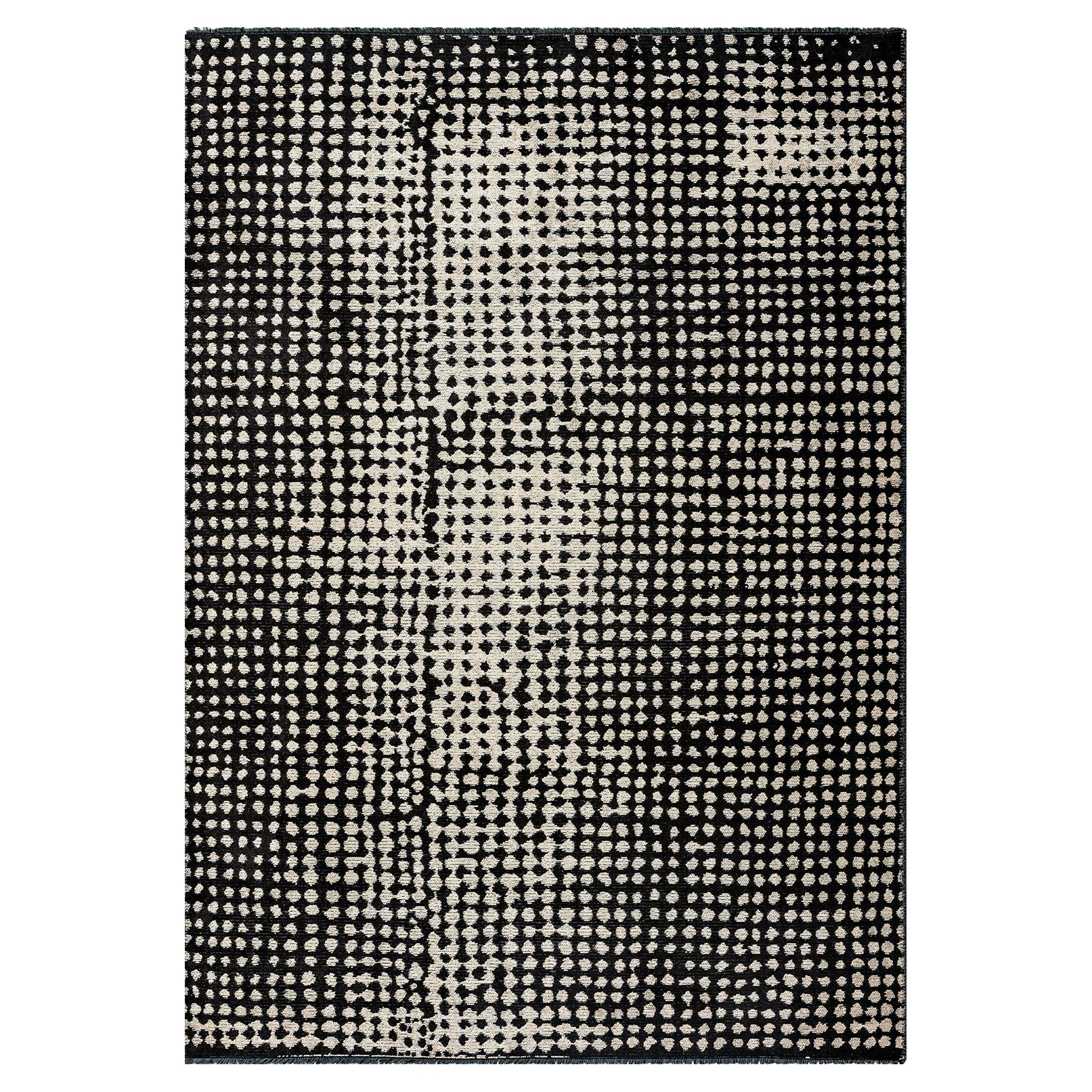 Moderner moderner marokkanischer abstrakter Teppich im Berberstil in Schwarz und Silber, auf Lager im Angebot