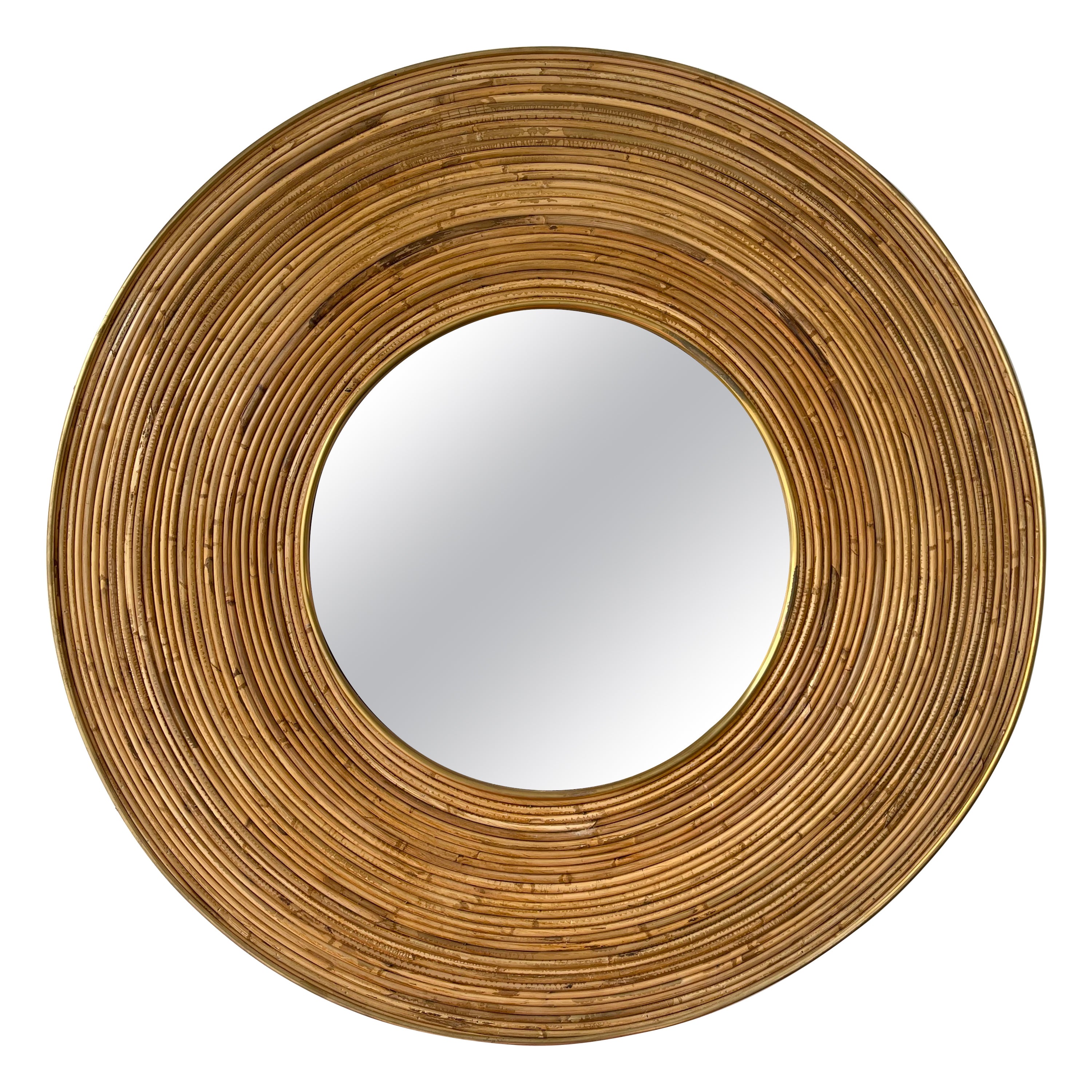 Miroir circulaire en rotin et laiton, Italie en vente