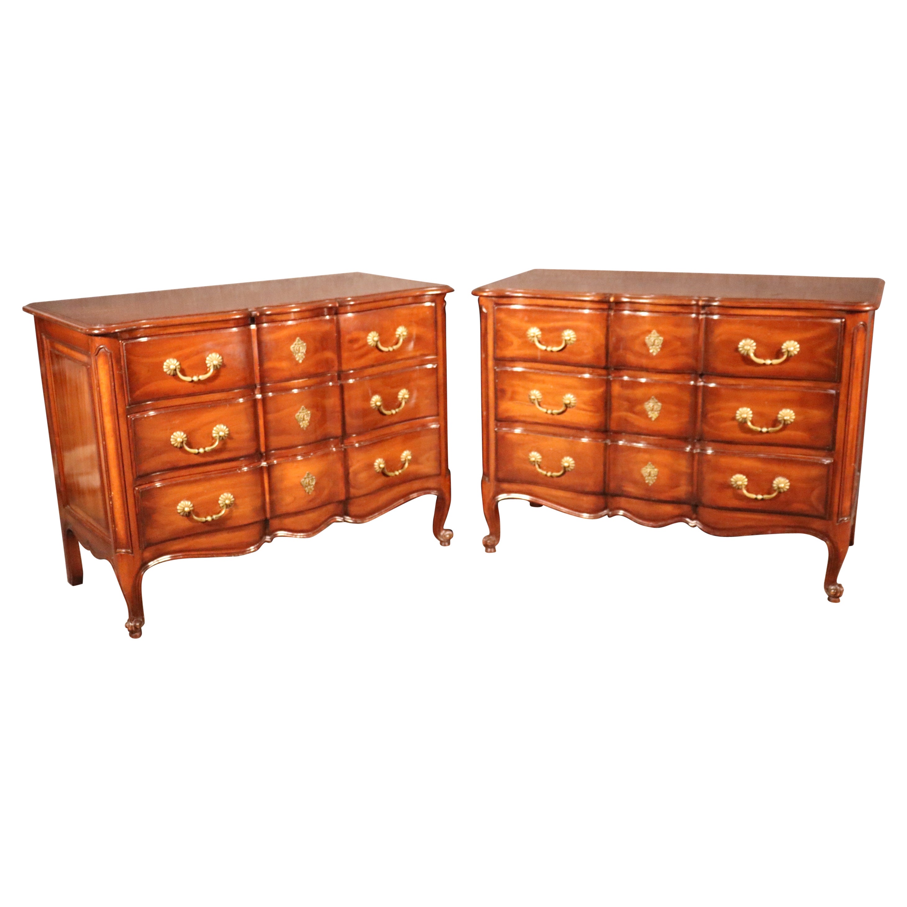 Pair High Quality Walnut French Louis XV Style Commodes Dressers, Circa 1960