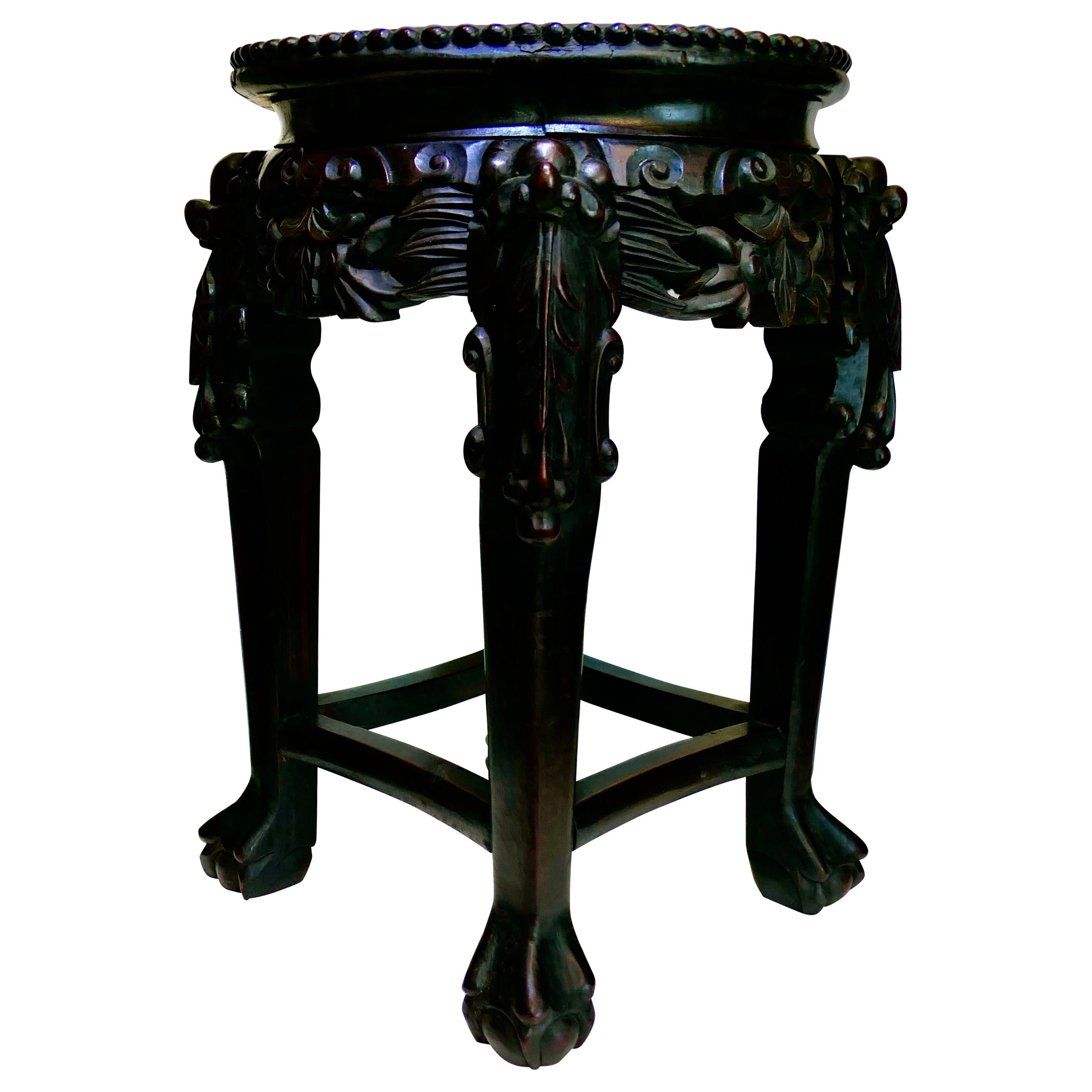 Table chinoise sculptée en teck en vente