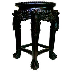 Chinesischer Tisch aus geschnitztem Teakholz