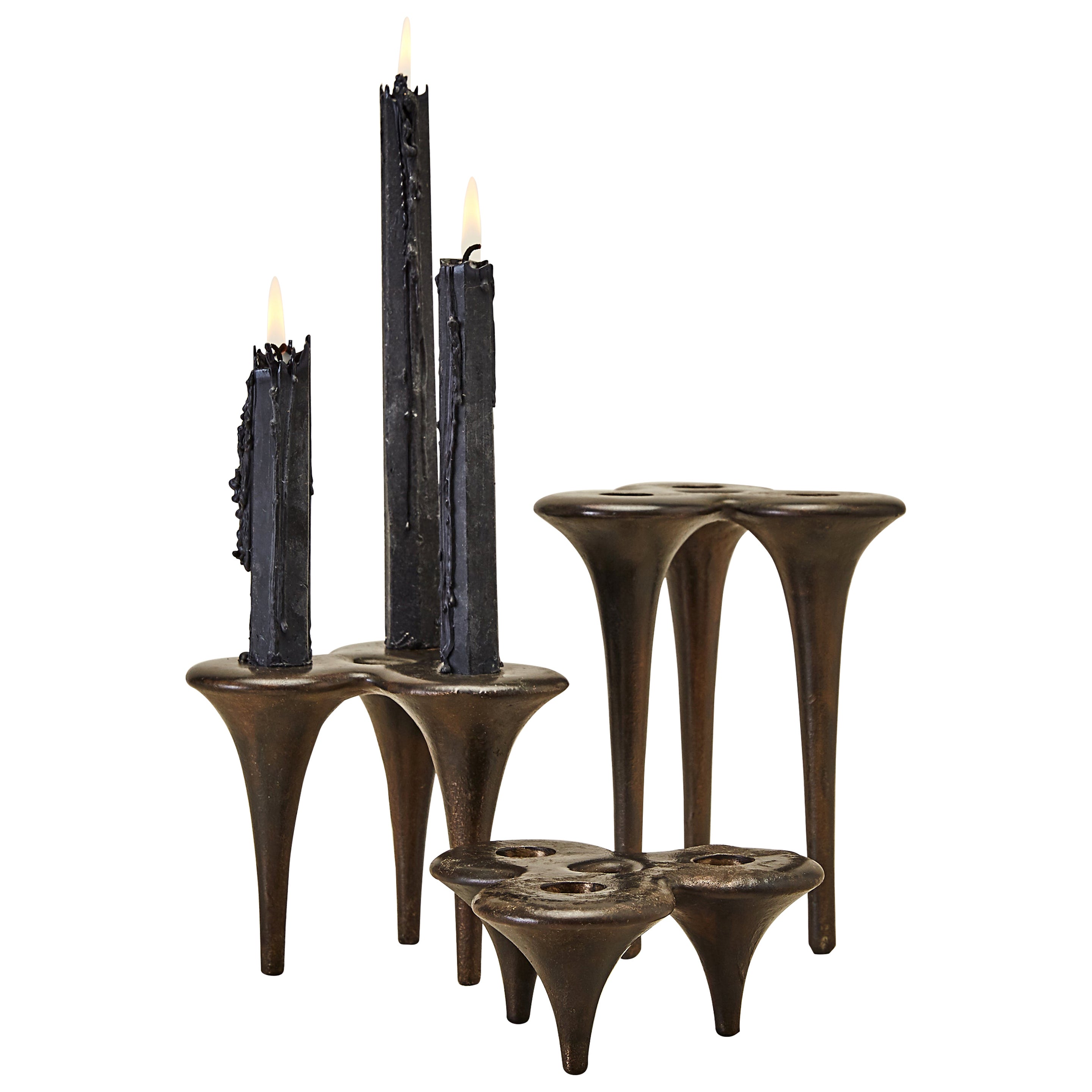 Skulpturale handgefertigte Sandguss-Bronze-Kerzenständer 'Set von 3'