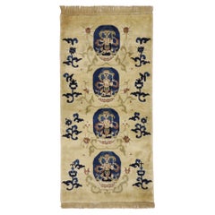 Ancien tapis pictural chinois Art Déco avec statues de Bouddha