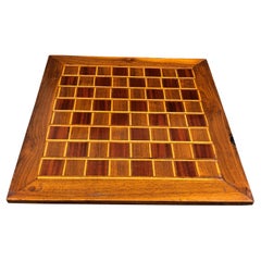 Grand plateau de table d'échecs ou plateau de jeu d'art populaire en bois à carreaux