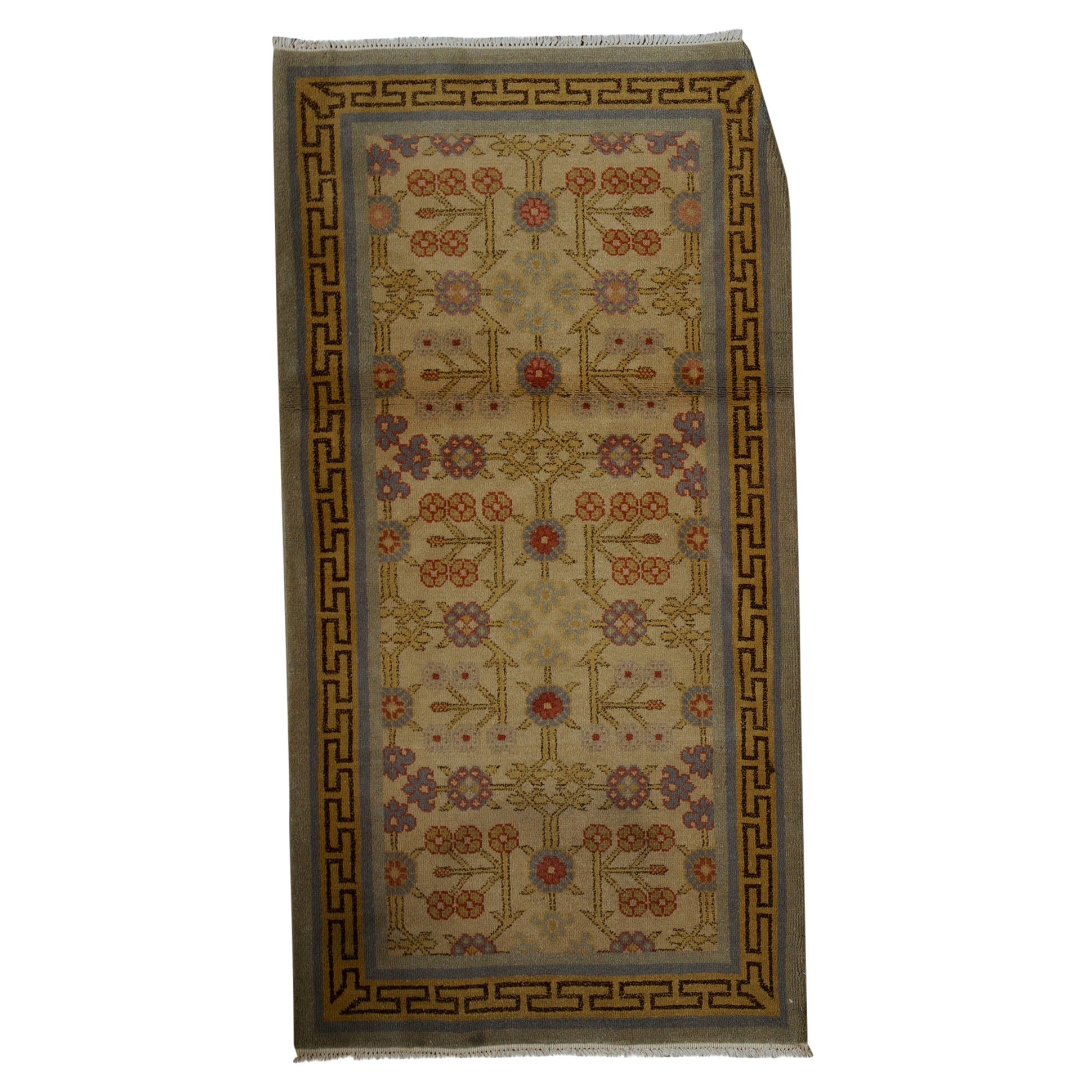 Traditional Handwoven Luxury Wool Semi Antique Ivory Rug For Sale