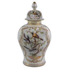 Gran jarrón con tapa de porcelana alemana, circa 1890