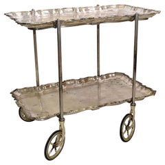 Carlo Mozzoni Carro de bar italiano plateado con bandeja de 2 pisos Neoclásico Ruedas originales
