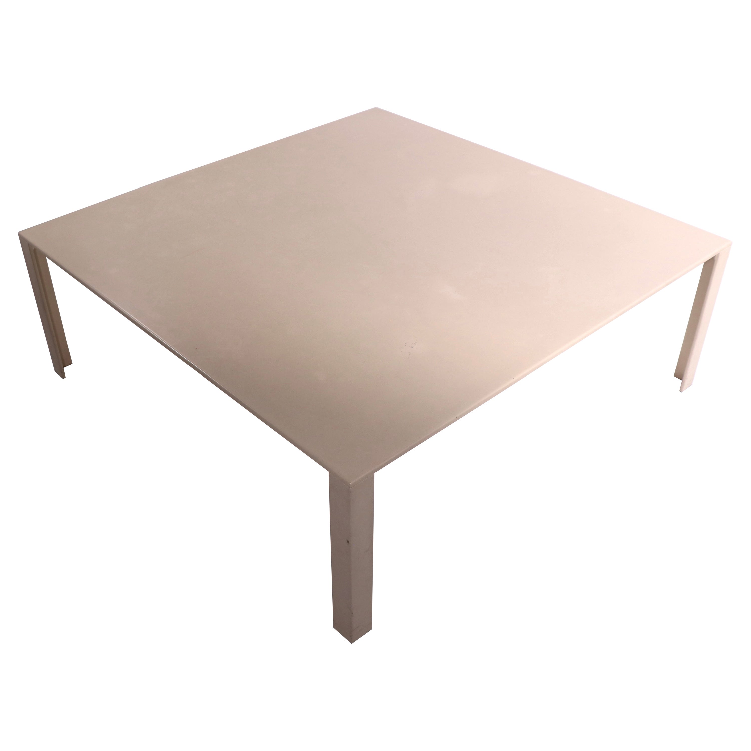 Table basse postmoderne minimaliste attribuée à Saporiti