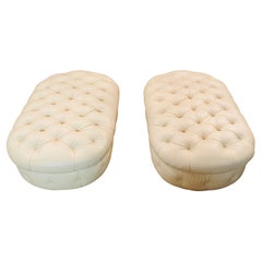 2 Magnifiques tabourets Chesterfield en cuir beige de forme ovale