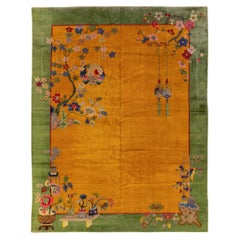 Tapis chinois ancien Art déco fait à la main en laine jaune et verte à motifs floraux