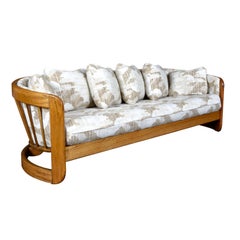 Country Modern Spindle Back 1980s Howard Massiv Eiche Barrel Shaped Sofa Couch