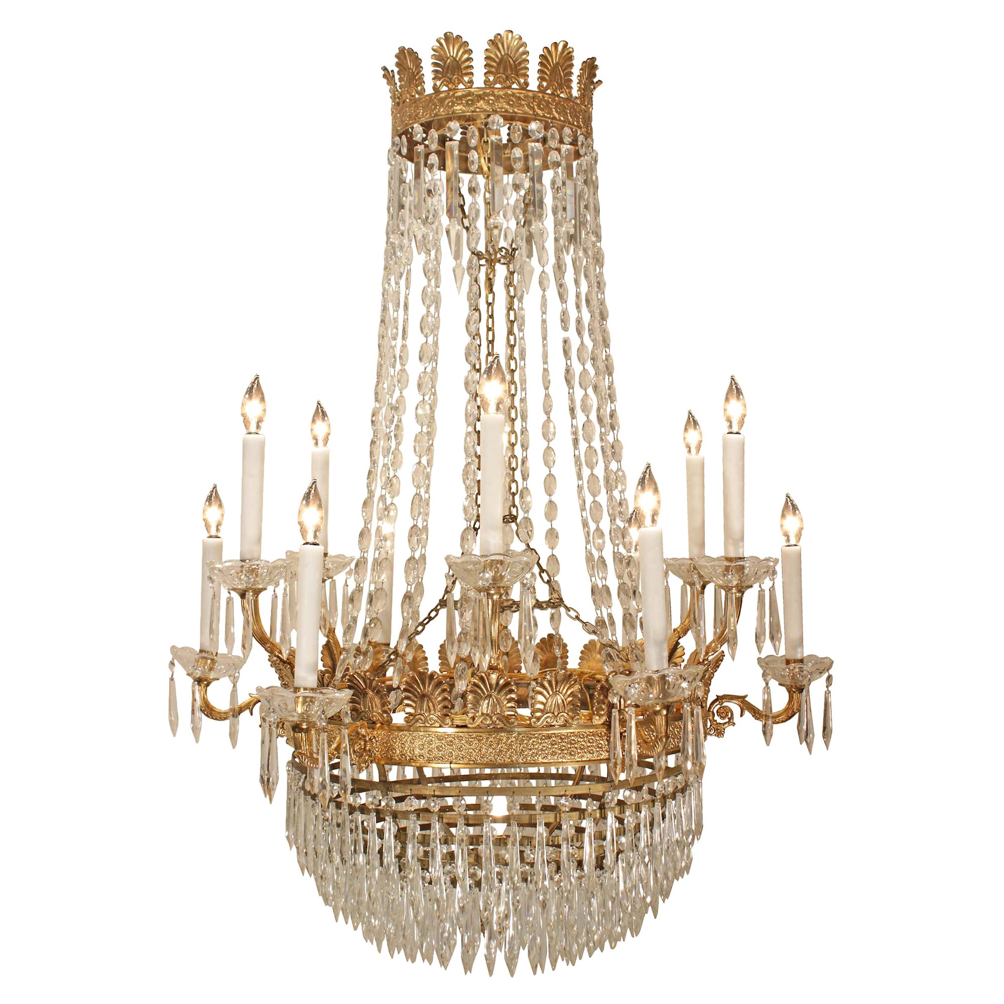 Neoklassischer Kristall- und Goldbronze-Kronleuchter im neoklassischen Stil des 19. Jahrhunderts im Angebot