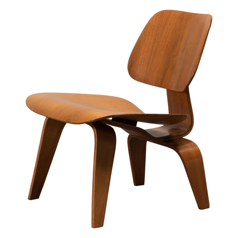 Charles and Ray Eames Early LCW Walnut Lounge Chair for Herman Miller ...