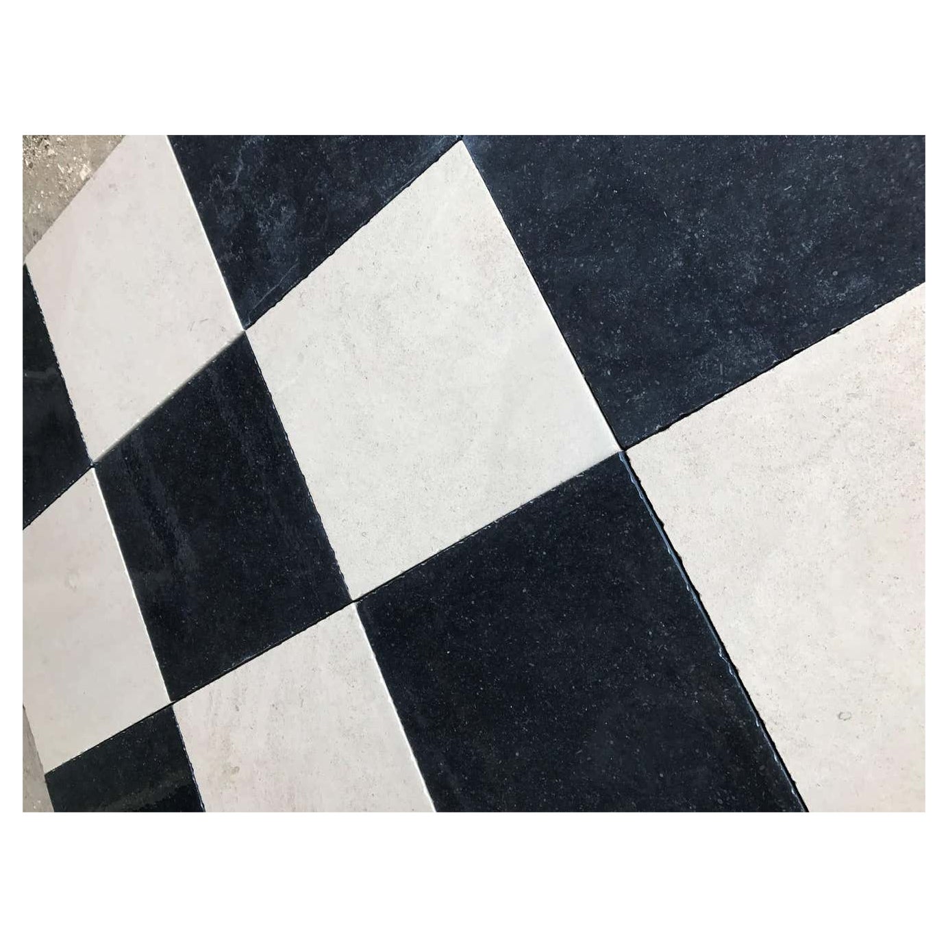 Campione di pavimentazione in marmo e pietra blu bianca e nera