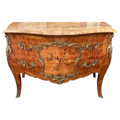 Fine French Bombe' Commode