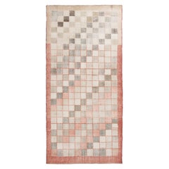 Tapis géométrique vintage en laine rose et verte par Rug & Kilim