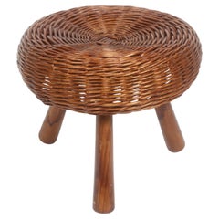 Mid-Century Modern Tony Paul Round Wicker Rattan Stool on Wood legs c. 1950er Jahre