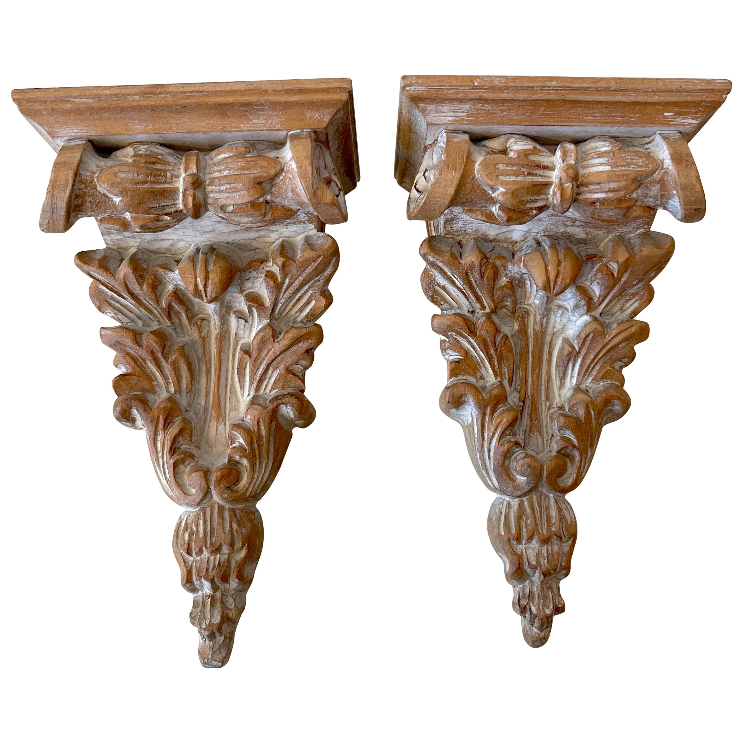 Pair of Large Italian Carved Oak Wall Brackets Shelves For Sale at 1stDibs